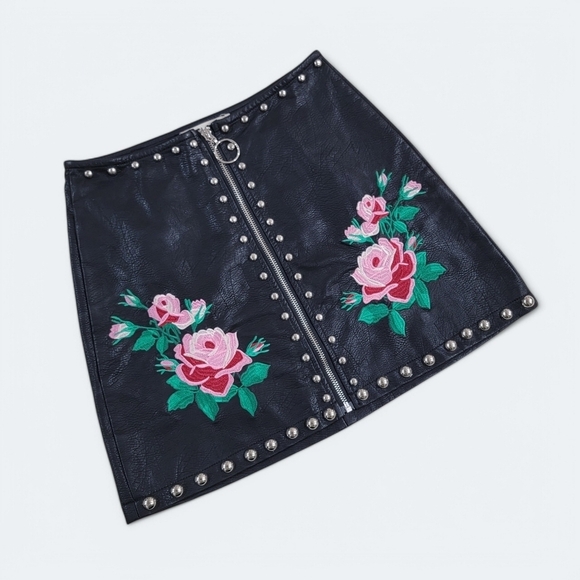 Molly Green Black Faux Leather Floral Embroidery Skirt Studs Zipper Front Size S - Picture 1 of 15